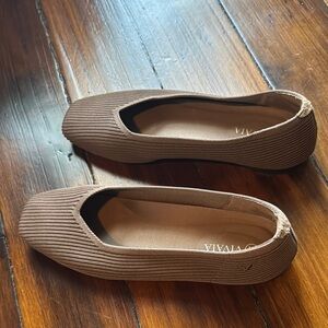 VIVAIA Brown Ribbed Women's Loafers